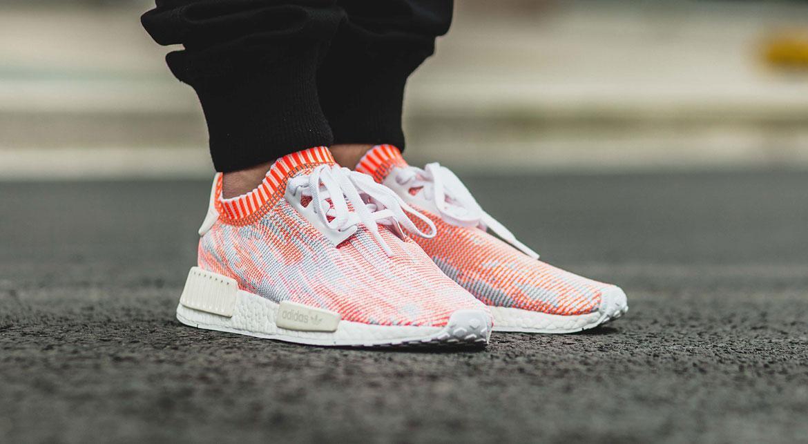 アディダス メンズ ADIDAS NMD RUNNER R1 ランニングシューズ Footwear White/Footwear White/Solar Red スニーカー adidas Originals Nmd R1 Boost Runner Primeknit Graphic 